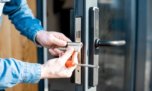 7 Things You Must Know Before Choosing The Right Locksmith