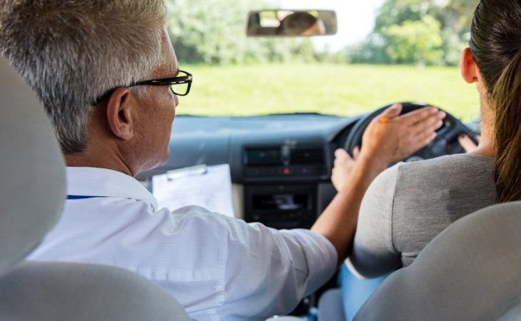 Advantages of Using A Driving School