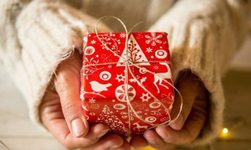 9 Reasons Why You Should Get Someone A Gift