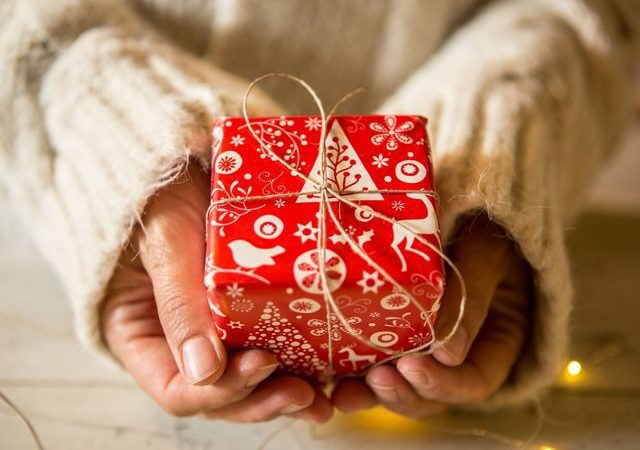 9 Reasons Why You Should Get Someone A Gift