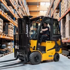 Electric Forklifts: Revolutionising Warehouse Operations
