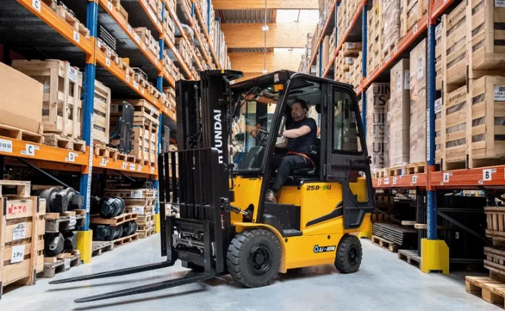 Electric Forklifts: Revolutionising Warehouse Operations