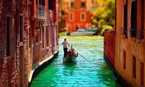 Venice Carnival Magic: Best Private Gondola Tours